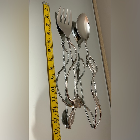 NWOT Set of 2 Silver Salad Serves, Dinnerware, Kitchen Servers, Leaves Design. - Picture 7 of 7